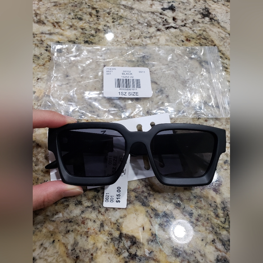 PacSun Black Frame Sunglasses